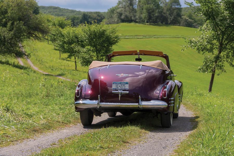  Cadillac Series 62 Convertible Sedan (6229D) 1941 года  (фото 24 из 51)